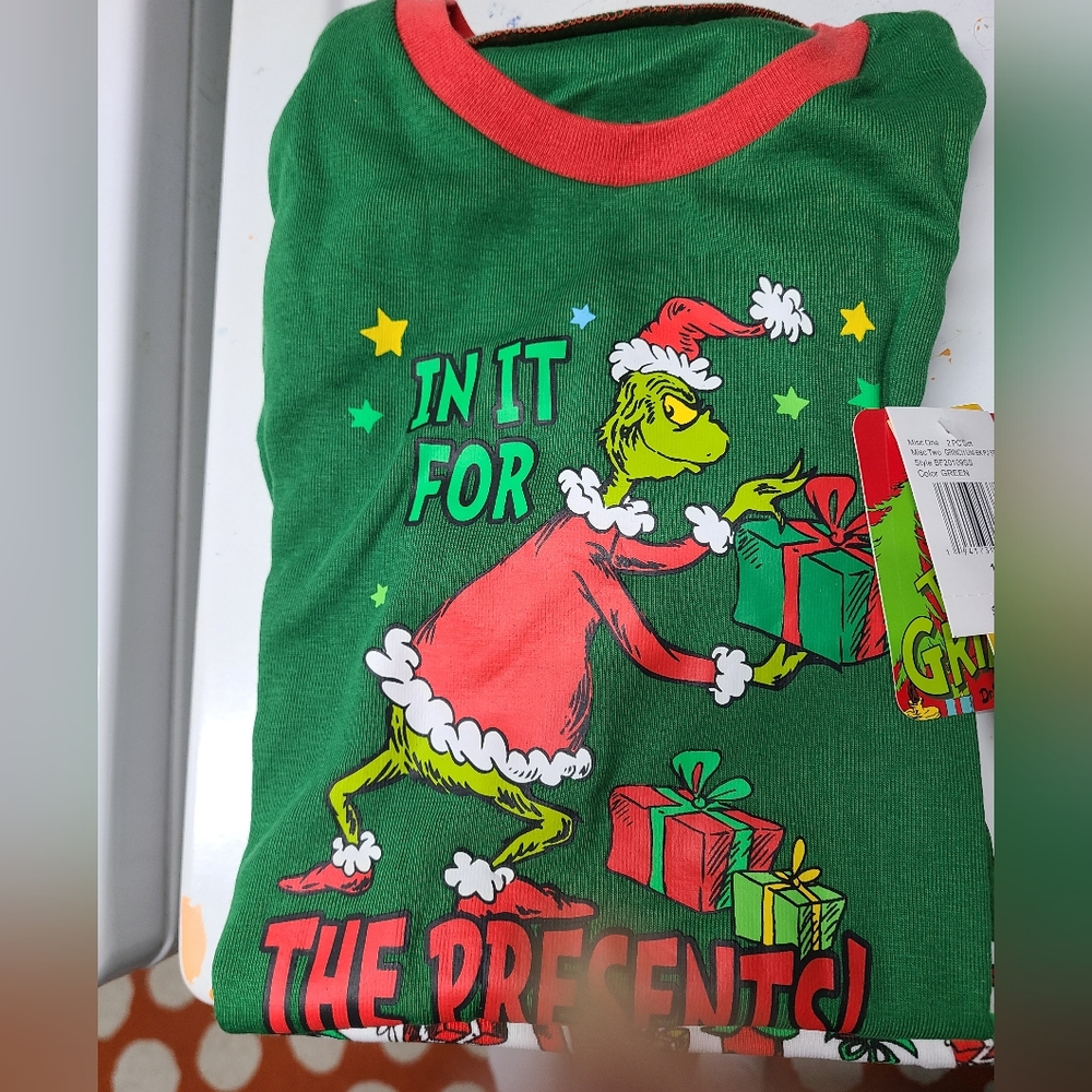 NWT The Grinch "In It For The Presents" 2 pc SZ 10 Pajamas